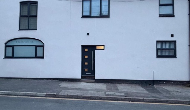 AirHotels - Group Accommodation Nottingham Sleeps 7