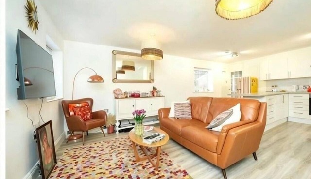 Apartment Sleeps 2 with Parking