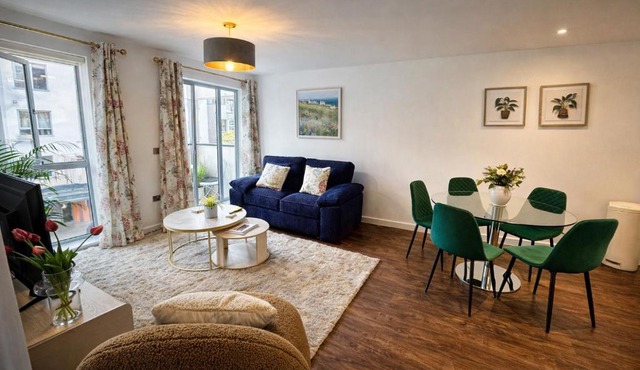 Avocado Tree Apartment - near Cambridge Station
