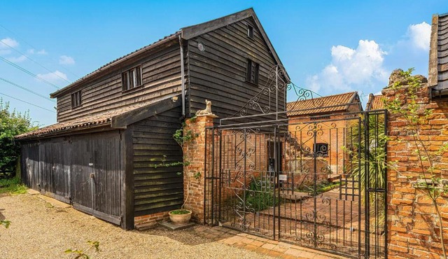 Barn Conversion Sleeps 2 with Parking