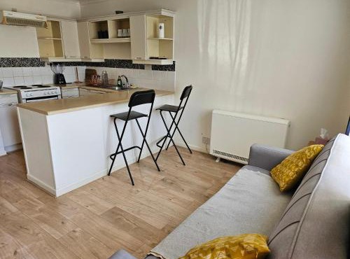 Bright & Comfortable sleeps 4 nr London Heathrow