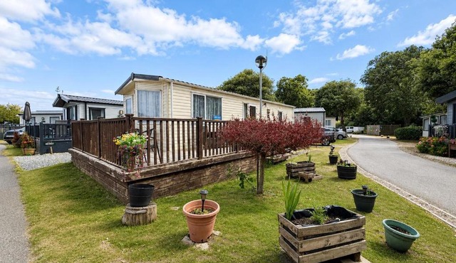 Brilliant Caravan With A Partial Sea View In Suffolk Ref 32026Az