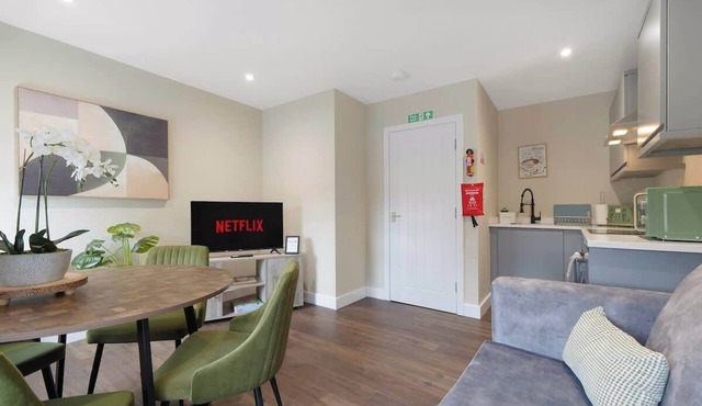 Central 2Bed with Easy Access to Local Attractions