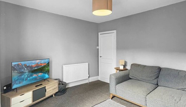 Central location 1 bed sleeps 5 Free Gym Access