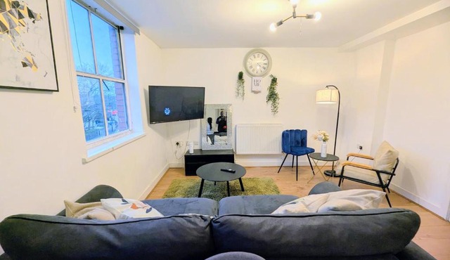 Central Southampton 2BR Work and Family Stay with Parking