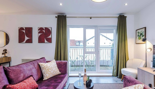 Centrally Located Flat off Formby High Street!