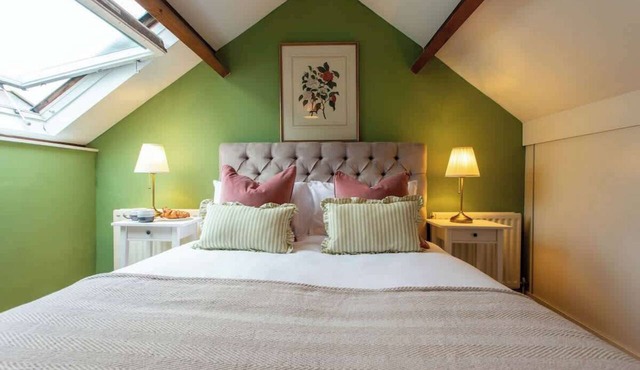 Charming Central Maisonette near Bath & Cotswolds
