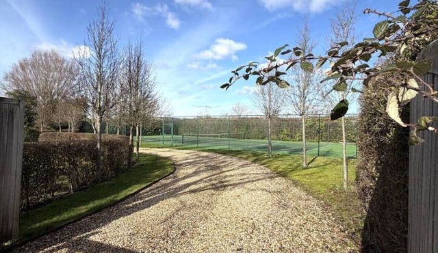 Charming Countryside Escape & Private Tennis Court in Denchworth