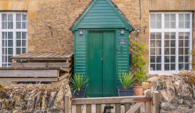 Charming Two Bedroom Cottage in Chipping Norton