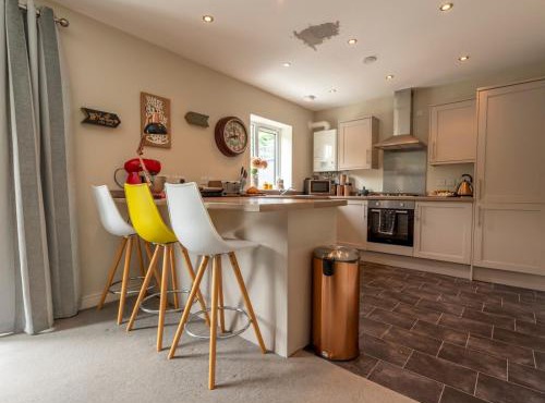Charming Modern Retreat with Private Garden - Pass the Keys