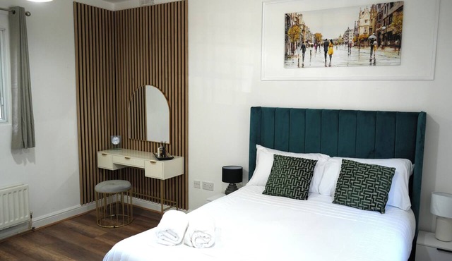 Charming Moseley Barn Conversion Home | Sleeps 4 | Parking for 2 Cars
