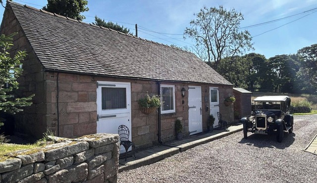 Charming Rustic Barn Conversion Alton Towers Peaks in WHISTON