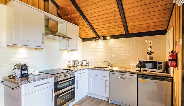 Charming, spacious and comfortable open plan lodge with log burner. in Harrogate