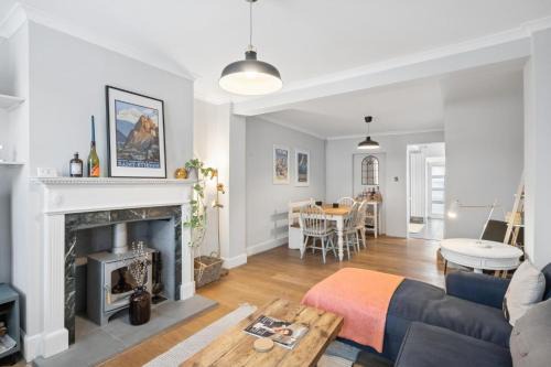 Charming Terrace Cottage with Beautiful Garden - Pass the Keys