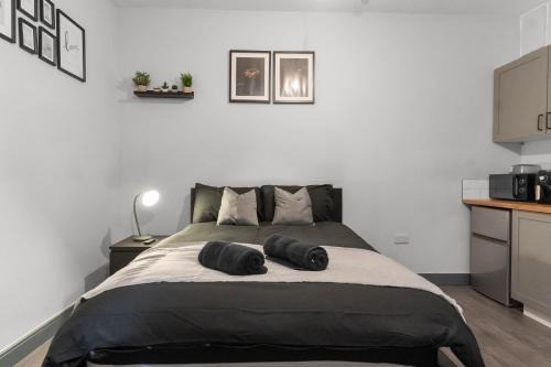 Cheerful Moseley Studio - 2