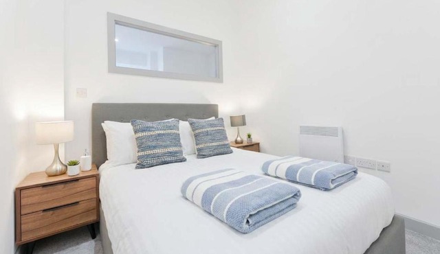Chic 1-Bed Dudley Pad with Free Parking