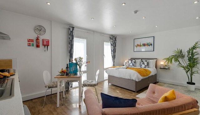 City Centre Studio Apartments - Ashton Apartment - Short Stays UK Ltd