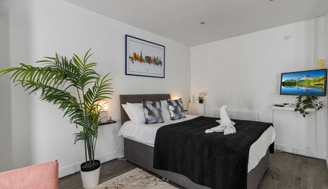 City Centre Studio Apartments - Stoop Apartment - Short Stays UK Ltd