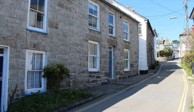 Cobbles Loft in Mousehole Minutes from Harbour