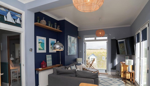 Contemporary Apartment | Outside Space | Harbour Views | Parking