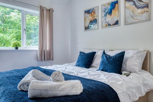Contractors & Relocation haven, 3BD House, Secure off-site parking & office space