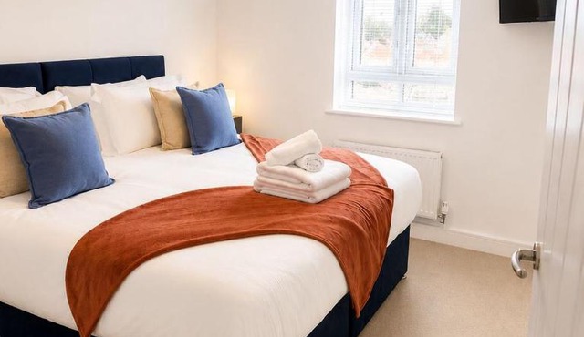 Contractors,Workers, Great location, Swindon Contractors, 3BR House Sleeps 6, Free Parking, Fast WiFi, Families