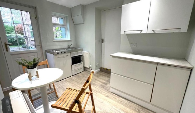 Convenient Studio near Addenbrookes with Parking
