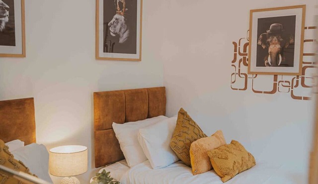 Cotswolds 2BD 1 Bath Garden City Centre