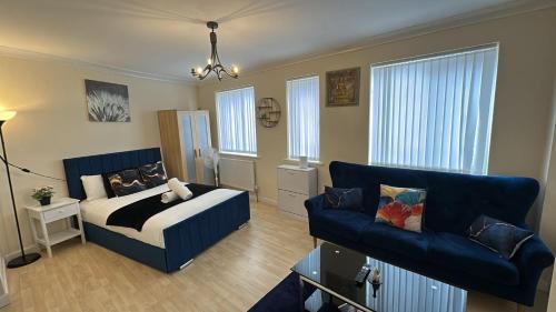 Double bed Quinton ,Studio Fast WiFi,Netflix, No deposit Required