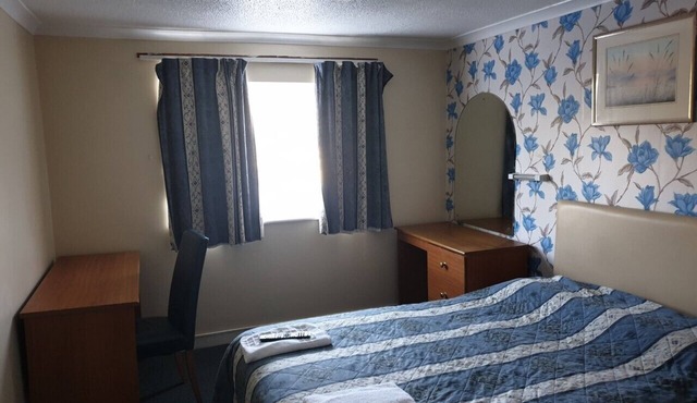 Elmhurst Hotel