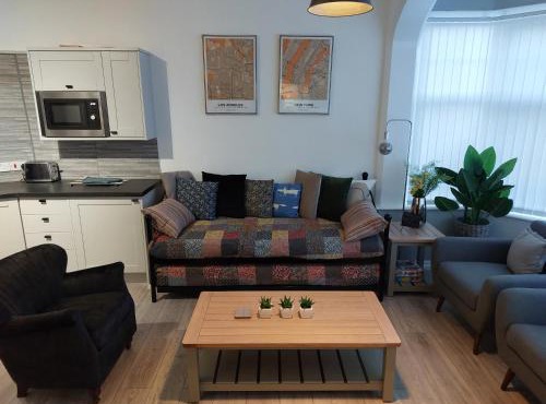 Flat 6 Corner House
