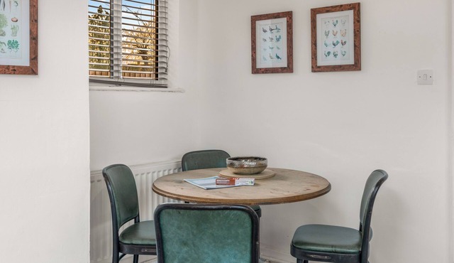 Flat A: Buckingham Road - Modern 2-Bedroom Apartment