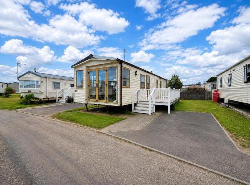 Great Caravan With Decking At Dovercourt Holiday Park Ref 44002F
