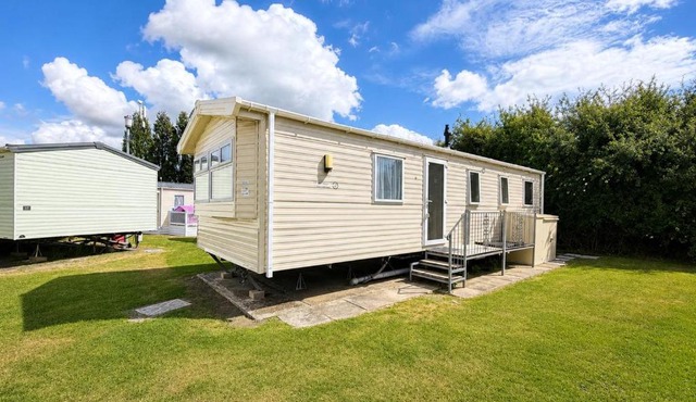 Great Caravan With Decking At Dovercourt Holiday Park Ref 44506F