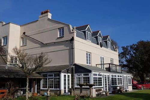 Great Trethew Manor Country Hotel, Lodges, Cottages, Restaurant, Bar