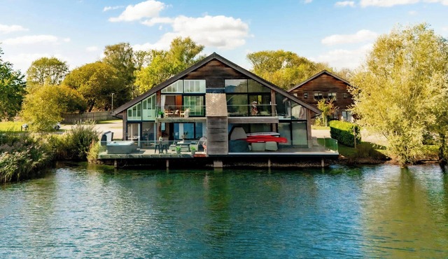 Grebe Lodge