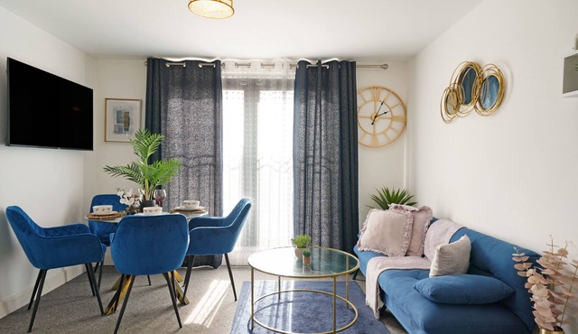 Heathrow Gateway Apartments with Private Parking35