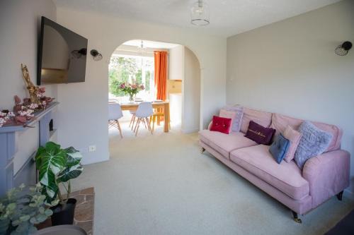 Hereford Long Term Comfortable Accommodation, 4 bedrooms with Parking