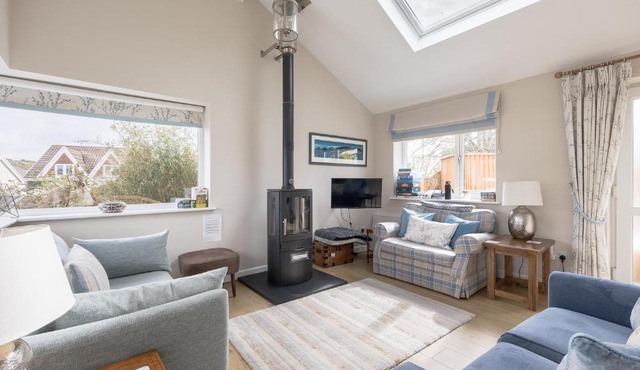 Highview, extended 2 bedroom house, with view, near coast path