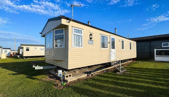 Homely 8 Berth Caravan At Harts Holiday Park In Kent Ref 74018B