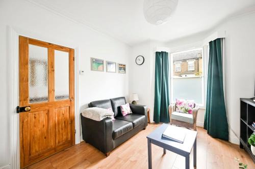 Host My Nest - 2-Bed with Garden Near Forest Gate