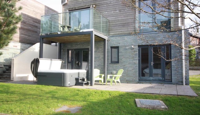 House 10