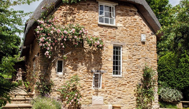 Iconic Thatched Cottage, Iconic 17th Century Thatched Cottage