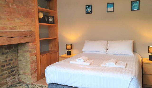 Large 5 Bedroom House Terrace Parking