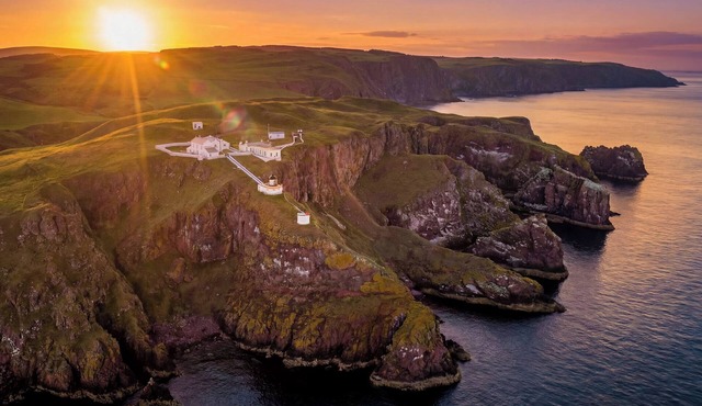 LIGHTKEEPERS BOTHY, country holiday cottage in St Abbs