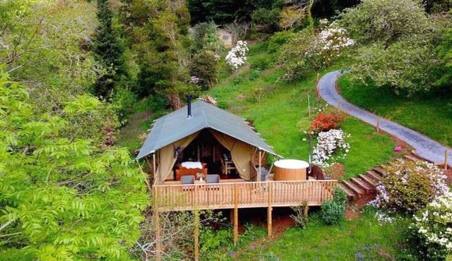 Lower Coombe Royal- Orchard Lodge with Hot Tub