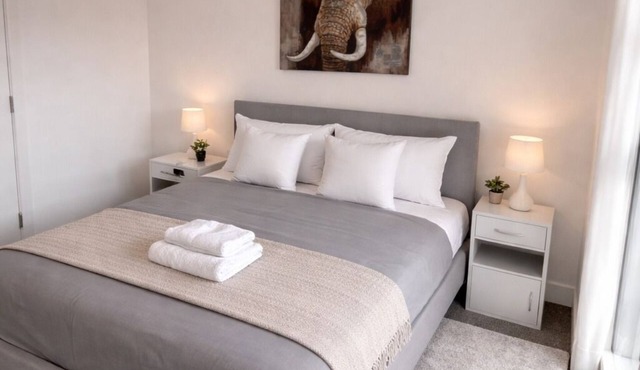 Luxury 2BR Apartment - Free parking