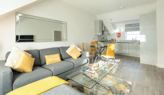 Luxury Central Apartment with Gated Parking
