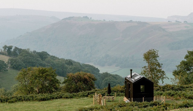 Luxury Off-Grid Cabin In Llangollen