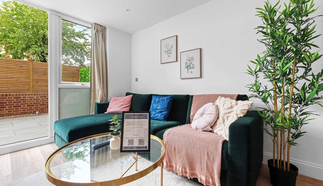 Modern 1BR Apartment w Patio & Garden in Gravesend